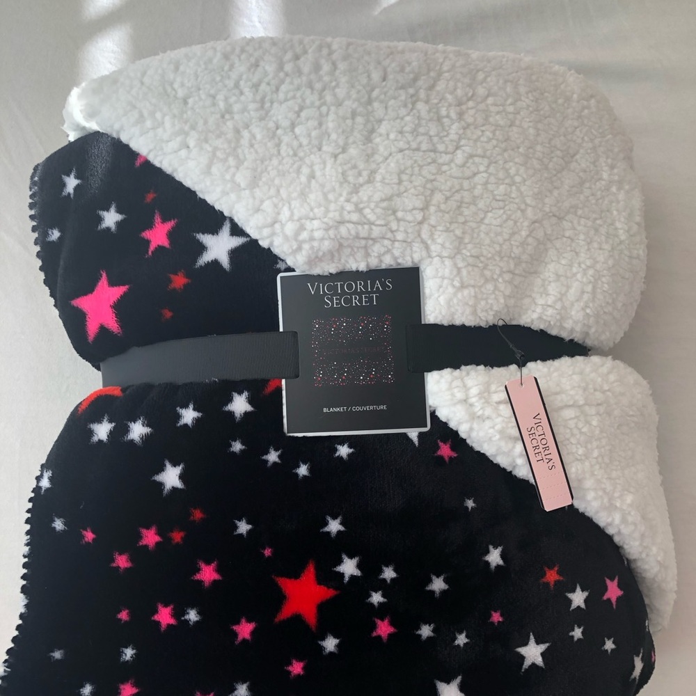 NWT Victoria’s Secret Star Sherpa Blanket